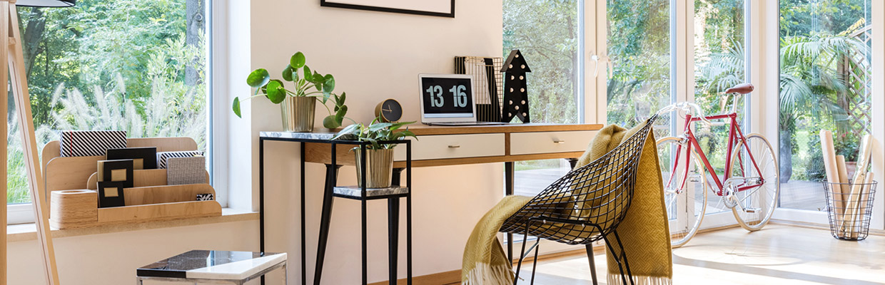 Garden office desk set up